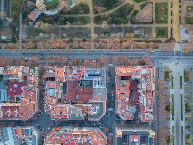 Vista aérea de desarrollo urbano y planificación territorial